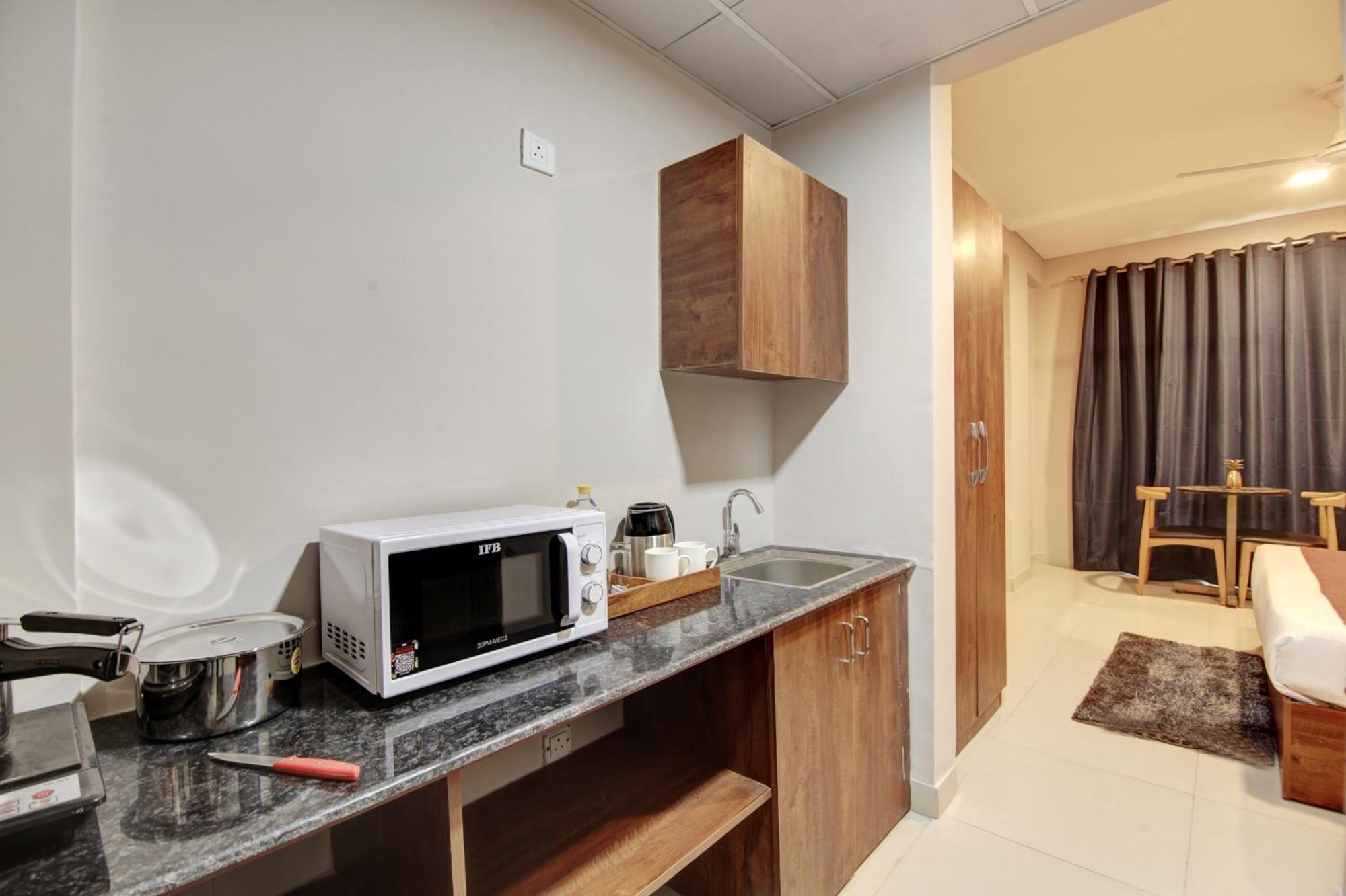 Limewood Stay - Executive Huda City Center Gurgaon Exterior photo