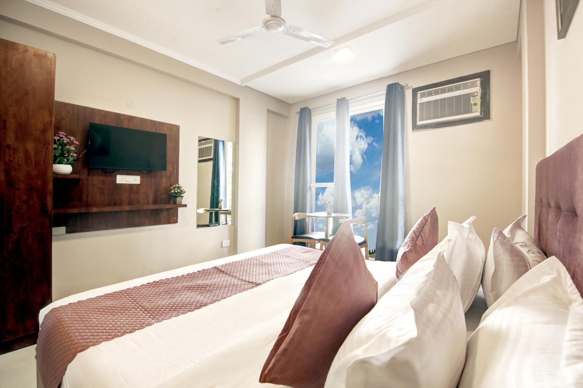Limewood Stay - Executive Huda City Center Gurgaon Exterior photo