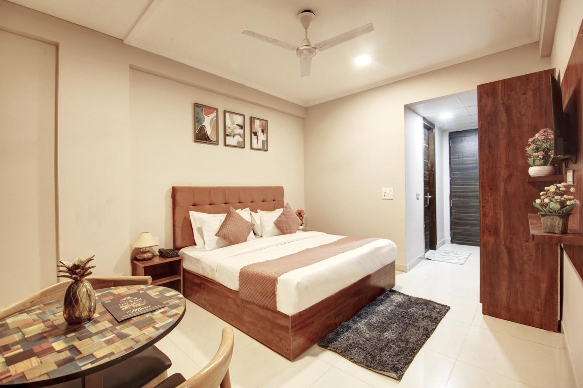 Limewood Stay - Executive Huda City Center Gurgaon Exterior photo
